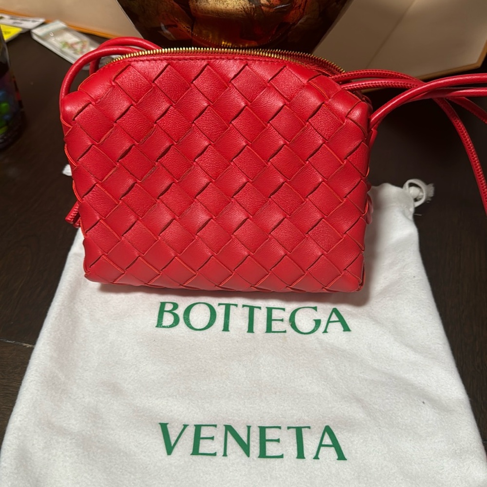 Bottega Veneta

Mini Loop Leather Crossbody Bag